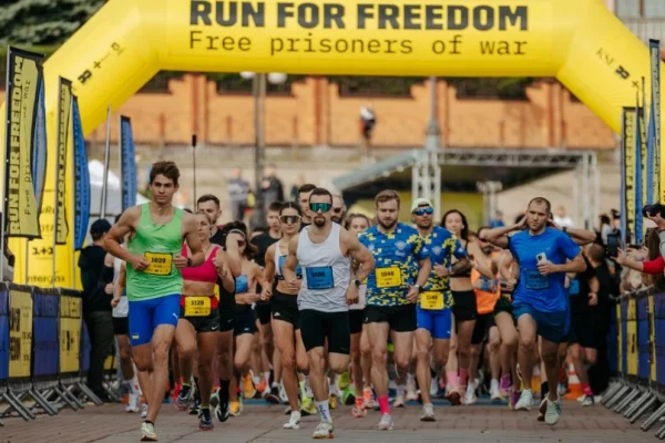 У Києві пройде благодійний забіг Run for Freedom 2026 за участі Тімоті Снайдера