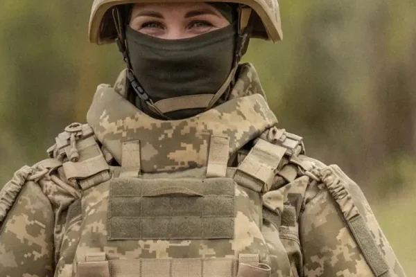 Тисяча військовослужбовиць протестує нове жіноче бойове спорядження