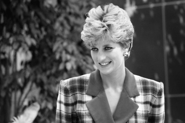 Стиль принцеси Діани: як романтичні сукні 1980-х змінилися на впевнений мінімалізм