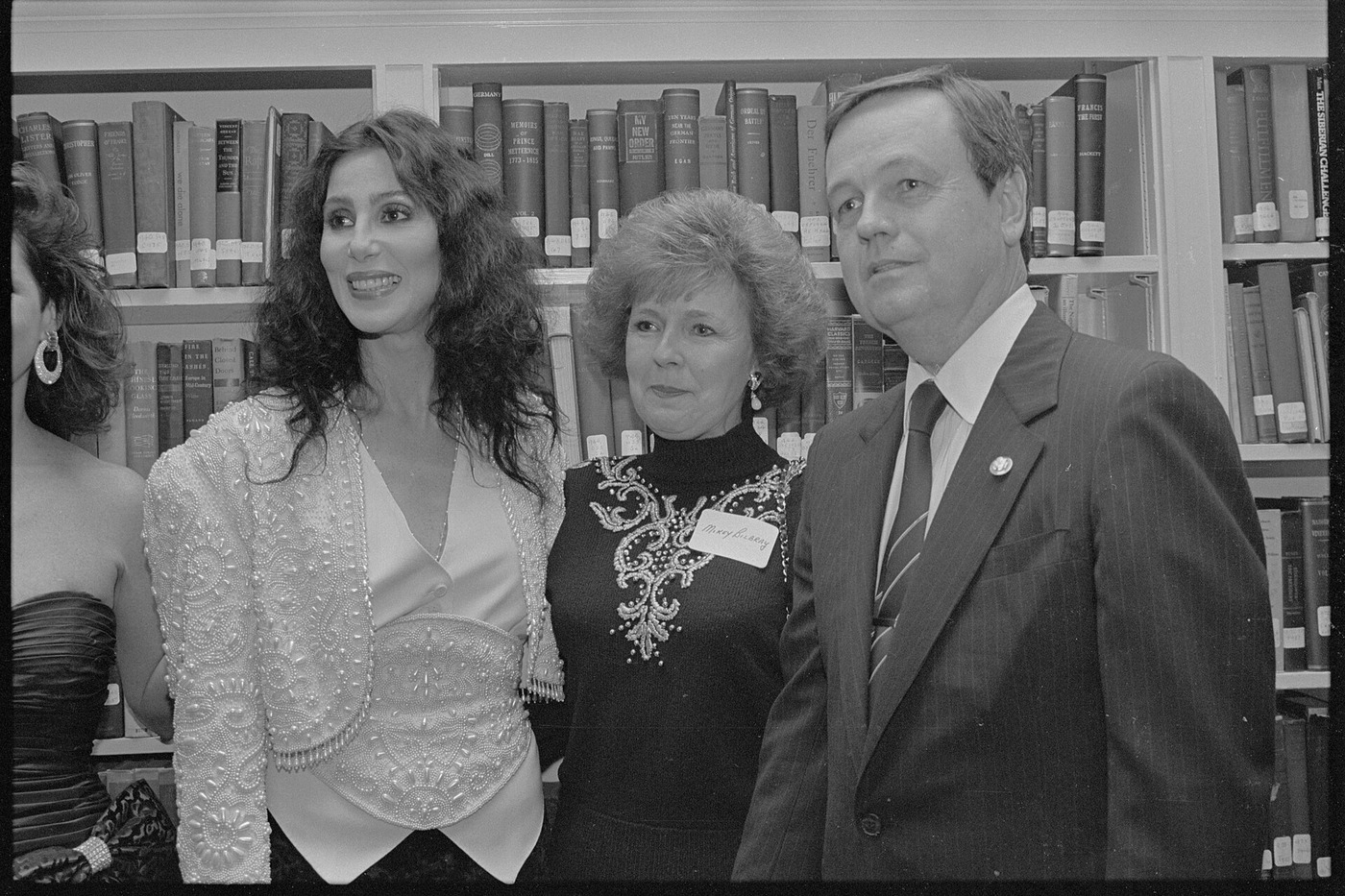 Cher і Bob Mackie: пір'я, кристали й інженерія сценічного костюма